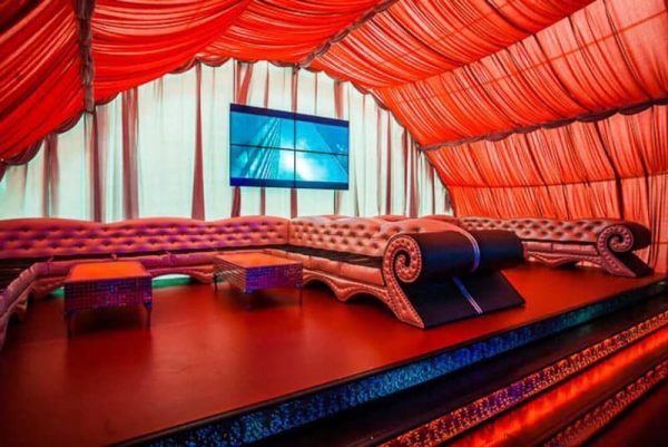 Natklub telt strukturer