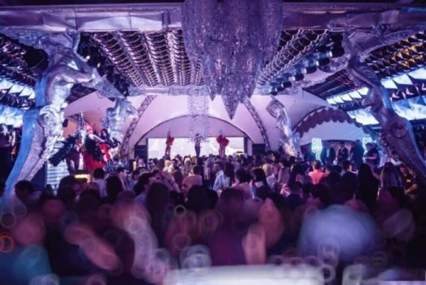 Natklub telt strukturer