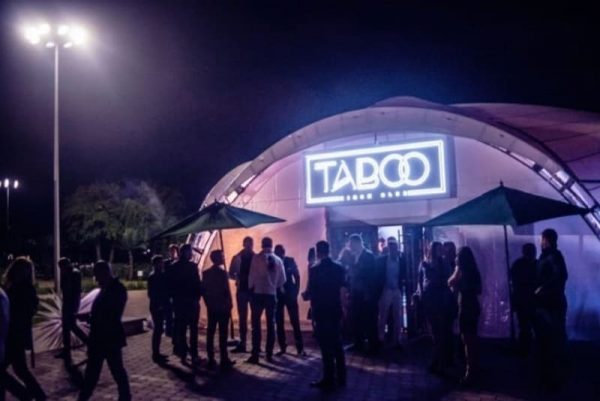 Natklub telt strukturer