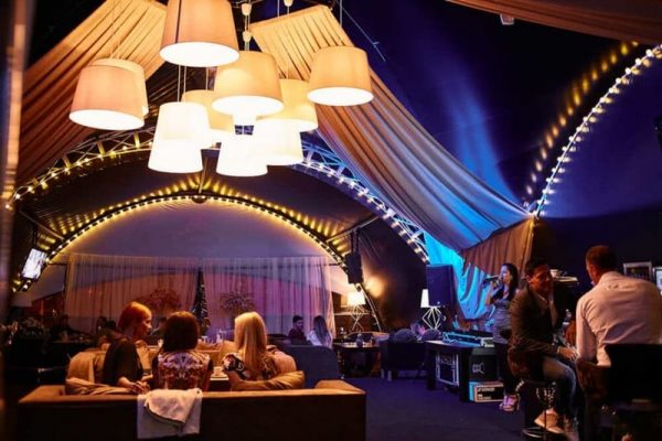Natklub telt strukturer